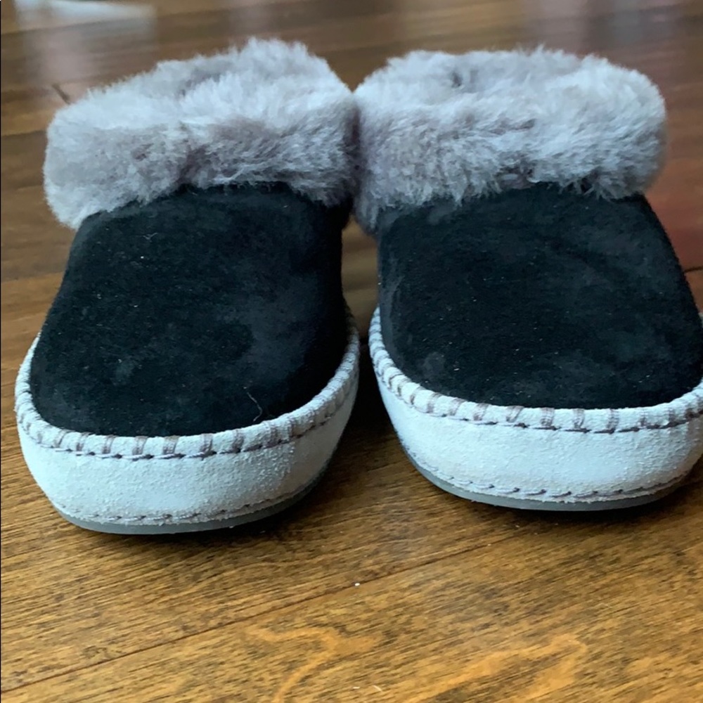 UGG NIB Black Wrin Slipper Moccasins - Picture 3 of 10